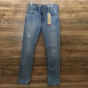 Women’s Levi’s jeans